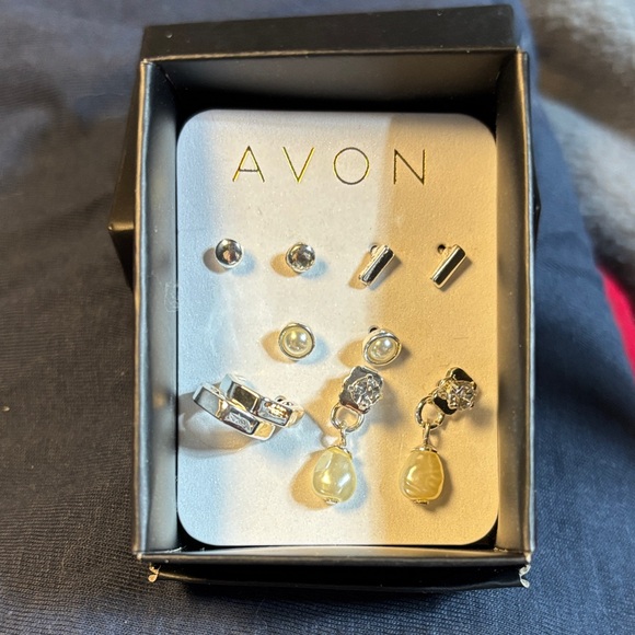 Monet necklace, 2 pairs of Avon earrings, and Avon pendant necklace. - Picture 6 of 10